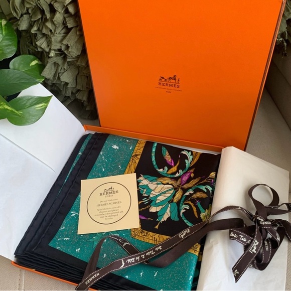 Hermes 100% Silk scarf, bird motif. Full inclusion. - Picture 3 of 12